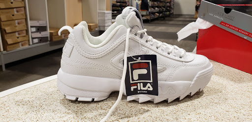 Shoe Store «DSW Designer Shoe Warehouse», reviews and photos, 276 New Britain Ave, Plainville, CT 06062, USA