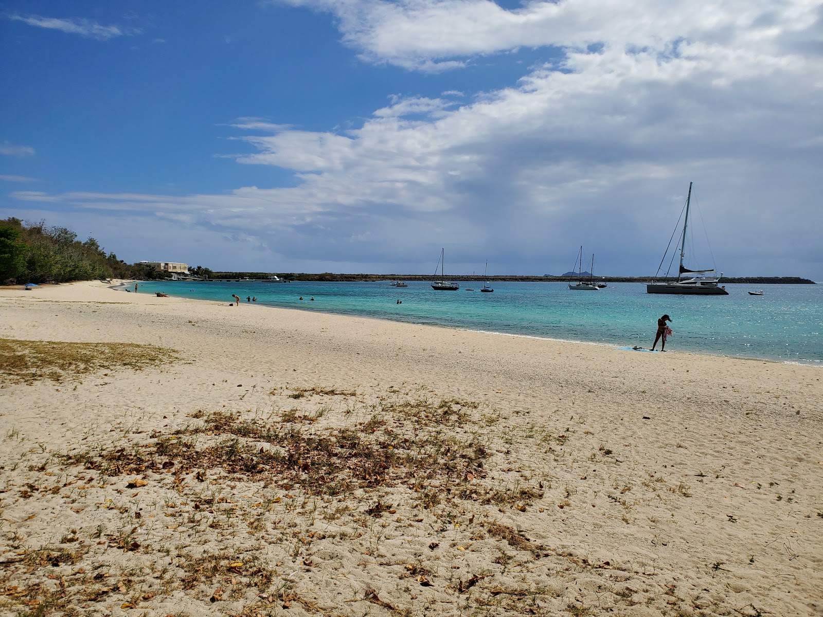 Foto av Brewers Bay beach med medium nivå av renlighet