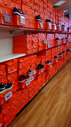 Shoe Store «Shoe Carnival», reviews and photos, 2706 Plainfield Rd, Joliet, IL 60435, USA