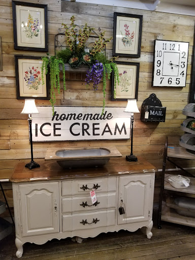 Antique Store «A Corner Cottage», reviews and photos, 895 Conner St, Noblesville, IN 46060, USA