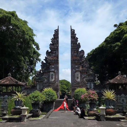 Pura Bali KNPI