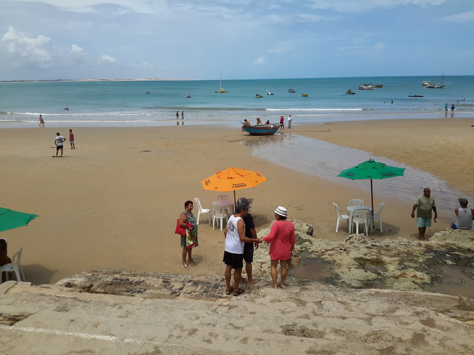 Praia da Bica的照片 带有宽敞的海岸