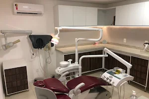 Dr Iury Reis - Implante Dental image