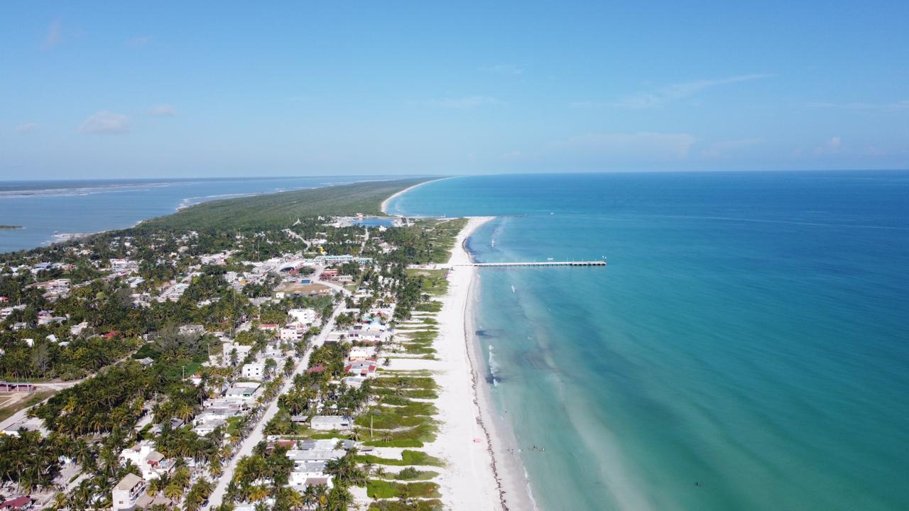 Foto av Playa El Cuyo med lång rak strand