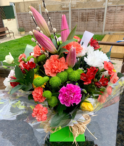 Reviews of Flowers by Maxine in Lincoln - Florist