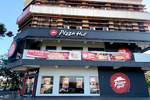 Pizza Hut Restaurant Plaza Damai image