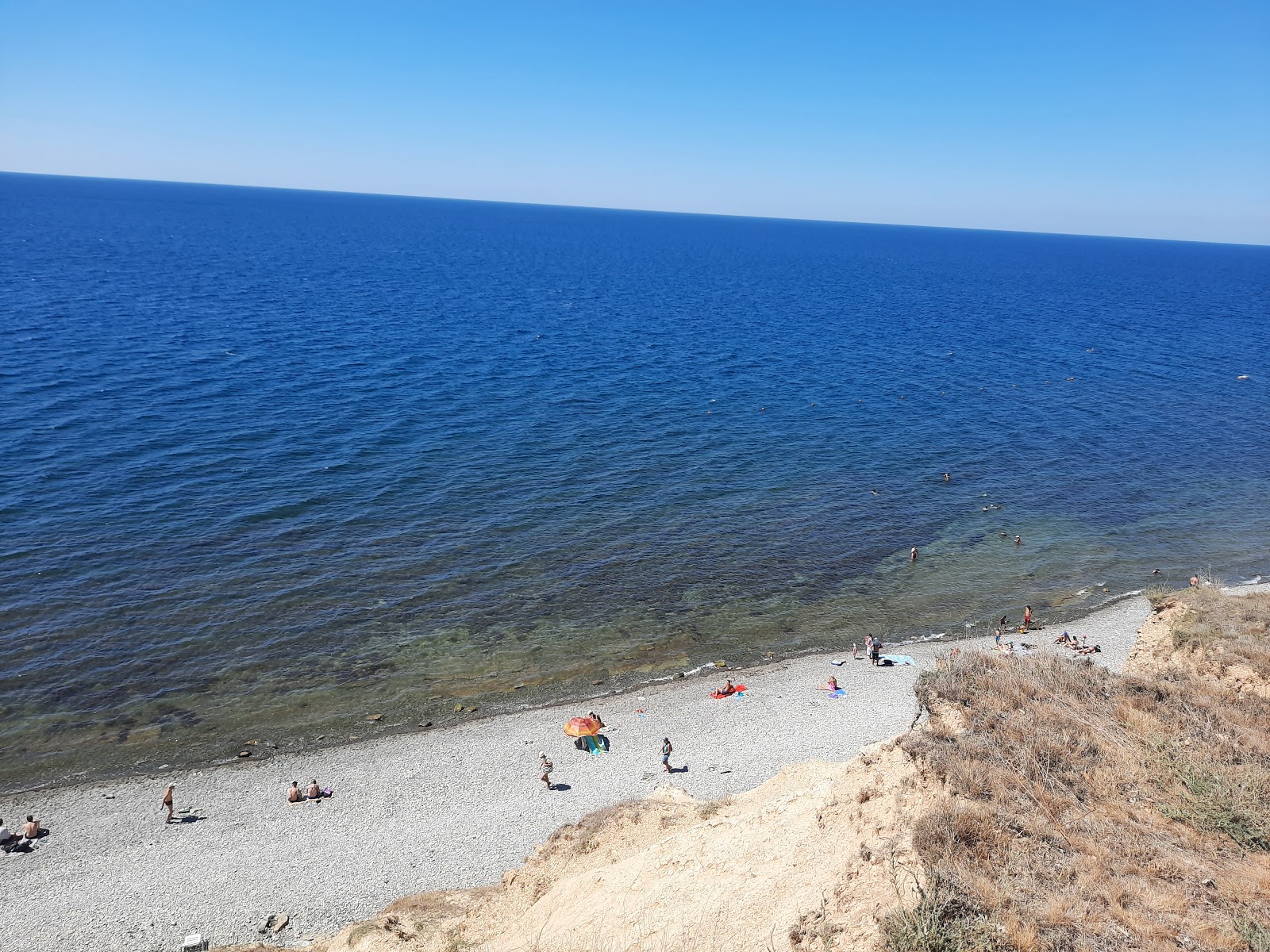 Varvarovskaya shchel'in fotoğrafı taşlar yüzey ile