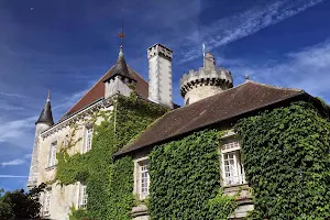 Château le Verdoyer - Camping, Chambres d'hôtes, Restaurant et Bar image