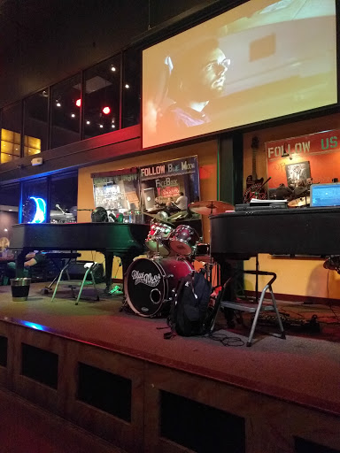 Piano Bar «Blue Moon Dueling Piano Bar & Restaurant», reviews and photos, 5485 Mills Civic Pkwy, West Des Moines, IA 50266, USA