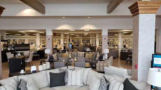 Furniture Store «Raymour & Flanigan Furniture and Mattress Store», reviews and photos, 490 New Park Ave, West Hartford, CT 06110, USA