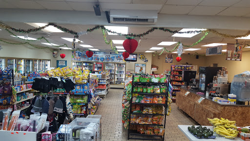 Grocery Store «Fifth Avenue Village Market», reviews and photos, 1389 5th Ave #1, Bay Shore, NY 11706, USA