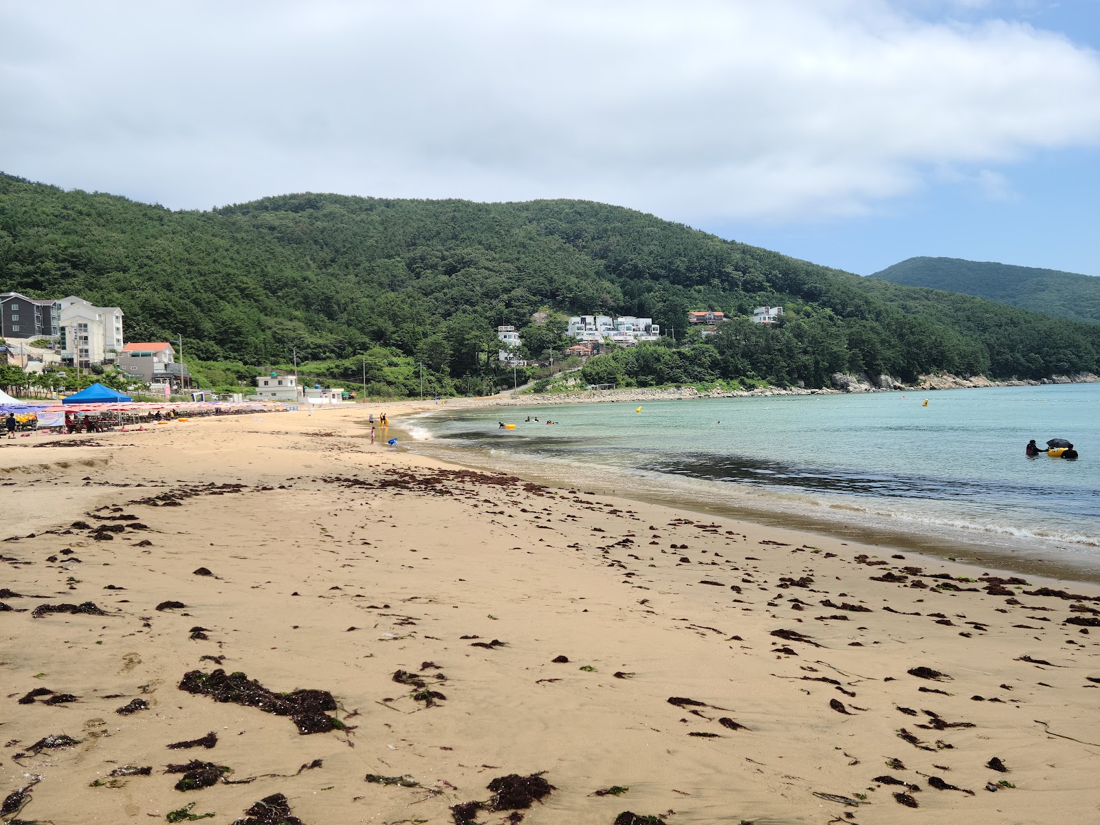 Foto di Wahyeon Beach e l'insediamento