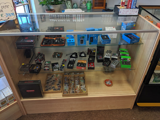 Tobacco Shop «Puffins Smoke Shop», reviews and photos, 194 Reservoir Ave, Pawtucket, RI 02860, USA