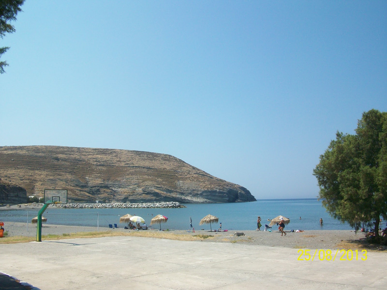 Fotografie cu Agios Efstratos beach cu golfuri de mijloc