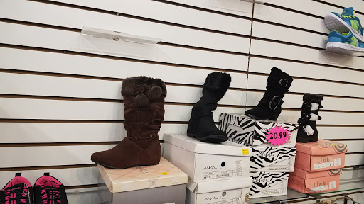 Shopping Mall «Bazaar El Royal Shopping Mall», reviews and photos, 2534 Royal Ln, Dallas, TX 75229, USA