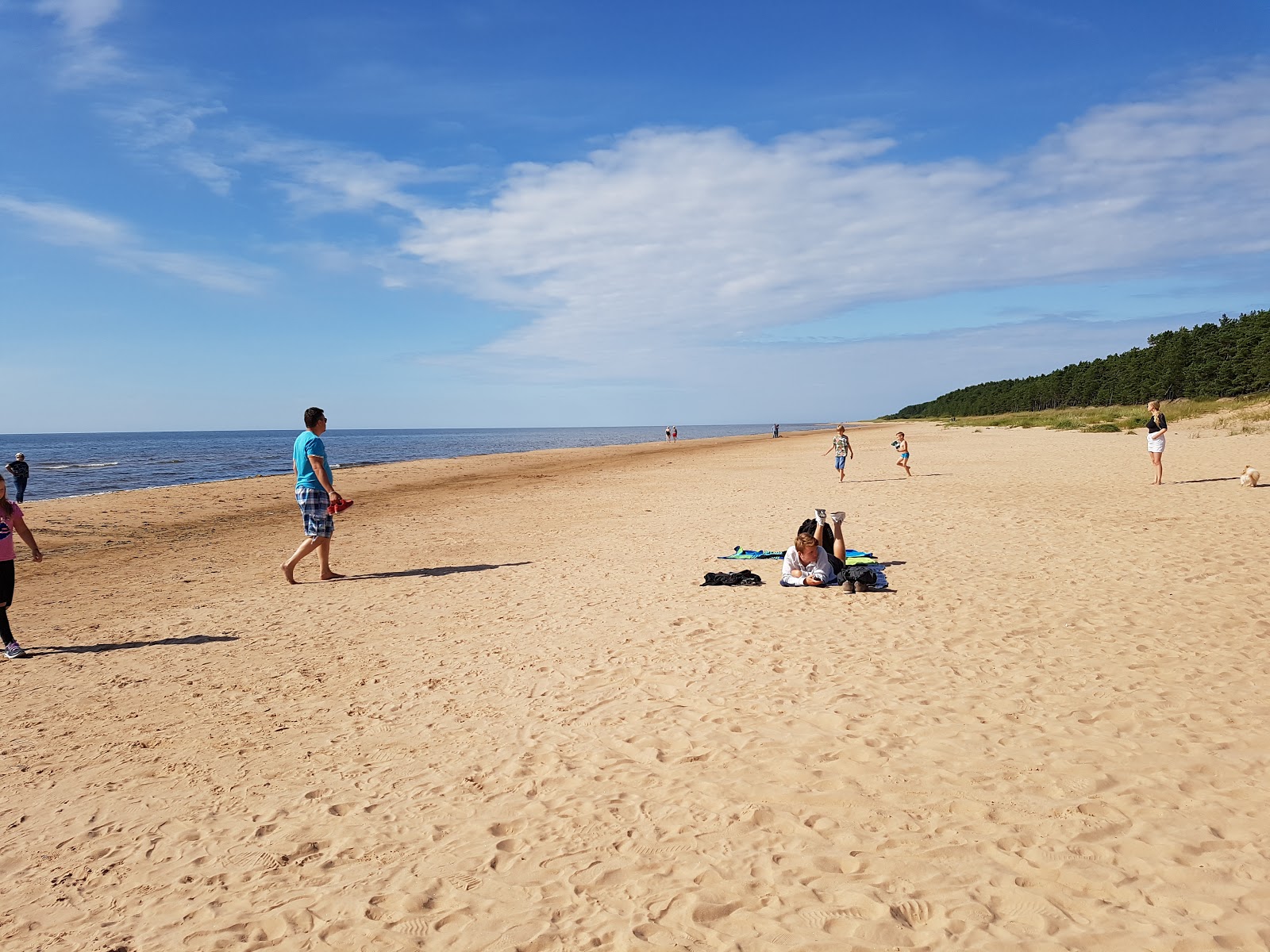 Valokuva Vitrupe pludmaleista. sisältäen pitkä suora