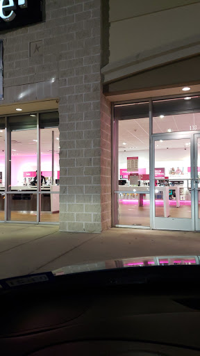 Cell Phone Store «T-Mobile», reviews and photos, 119 SW Loop 410 #133, San Antonio, TX 78245, USA