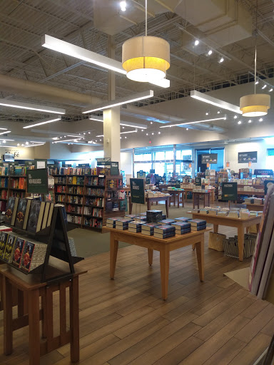 Book Store «Barnes & Noble Booksellers El Paso/Fountains at Farah», reviews and photos, 8889 Gateway Blvd W #120, El Paso, TX 79925, USA