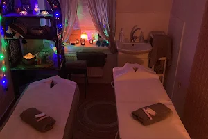 Aura Massage image