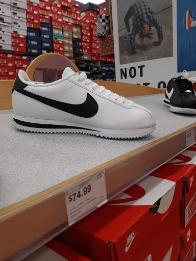 Shoe Store «WSS», reviews and photos, 1340 N Azusa Ave, Covina, CA 91722, USA