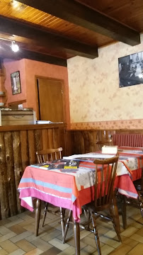 Atmosphère du Restaurant Auberge des Cascades à Égliseneuve-d'Entraigues - n°3