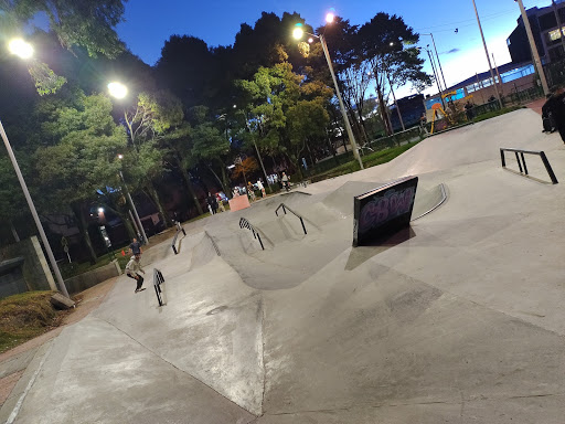 Escuela de Skate Bogotá - Skatepark Toberin