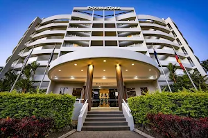 DoubleTree by Hilton Hotel Cairns image