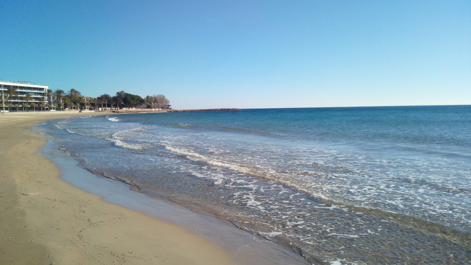 Fotografija Pratja d'en Fores z svetel fin pesek površino
