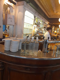 Atmosphère du Restaurant français Les Antiquaires à Paris - n°11