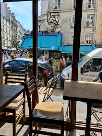 Atmosphère du Restaurant Le Pain Quotidien Lepic à Paris - n°3