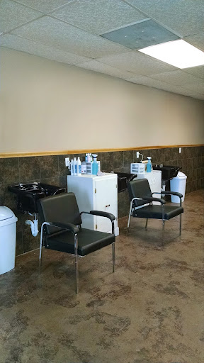 Hair Salon «Hair Madness Family Hair Care», reviews and photos, 118 Cleveland Ave W, Warren, OH 44483, USA