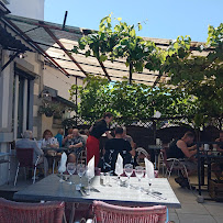 Atmosphère du Restaurant français Restaurant Le Saint Rémens pere et fils à Saint-Maurice-de-Rémens - n°2
