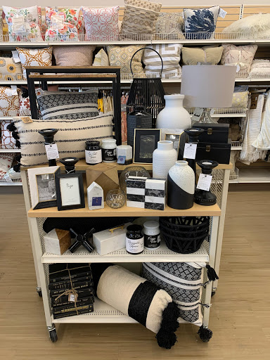 Home Goods Store «Tuesday Morning», reviews and photos, 2019 6th Ave SE, Decatur, AL 35601, USA