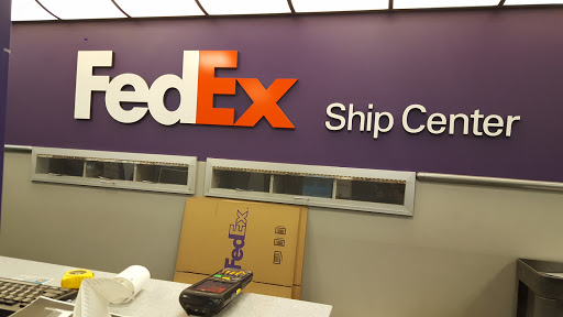 Shipping and Mailing Service «FedEx Ship Center», reviews and photos, 300 Craig Pl, Hillside, IL 60162, USA