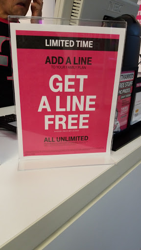 Cell Phone Store «T-Mobile», reviews and photos, 1290 E Bidwell St Suite 100, Folsom, CA 95630, USA