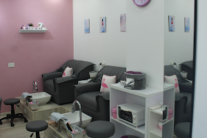 Flamingo Nails & SPA image