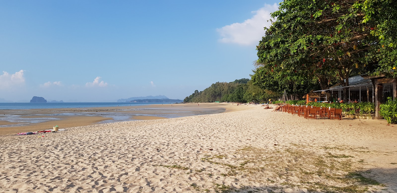 Laem Bong Beach的照片 带有长直海岸
