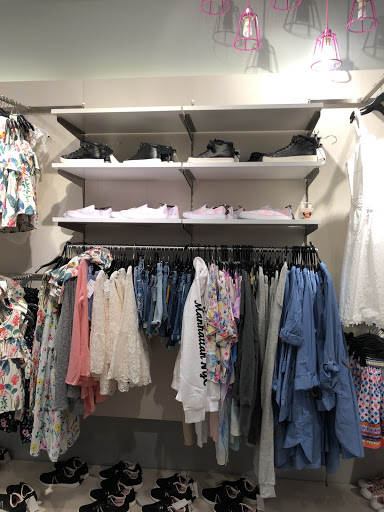 Clothing Store «H&M», reviews and photos, 397 E Sailer Dr, San Mateo, CA 94403, USA