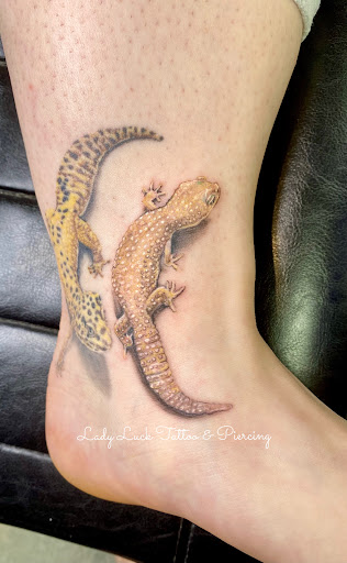 Explore mother daughter flower tattoo ideas, creative tattoo ideas in Goshen, available at Lady Luck Studio