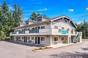 Quality Inn & Suites Bainbridge Island image