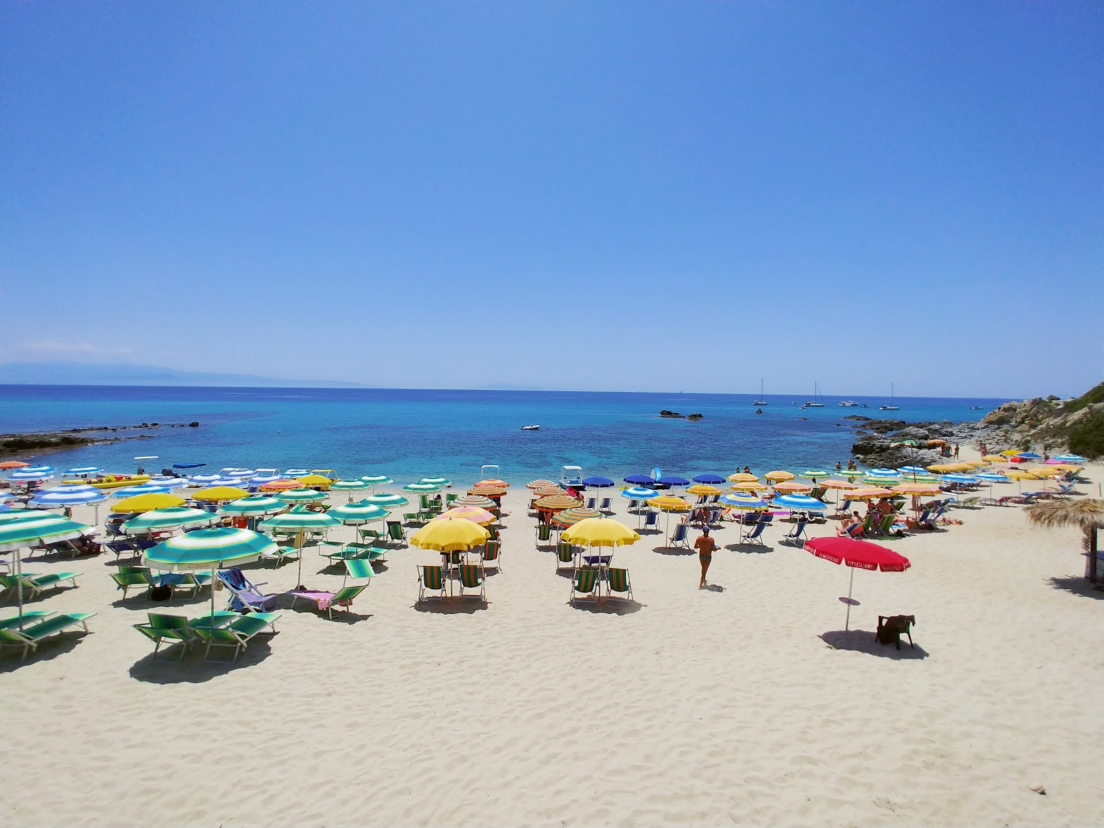 Fotografija Plaža Grotticelle z svetel pesek površino