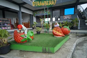 Kebun Inggit Strawberry image