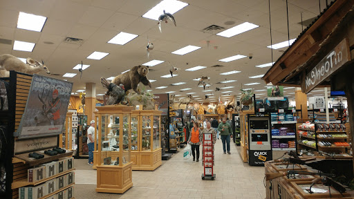 Sporting Goods Store «SCHEELS», reviews and photos, 2800 S Columbia Rd, Grand Forks, ND 58201, USA