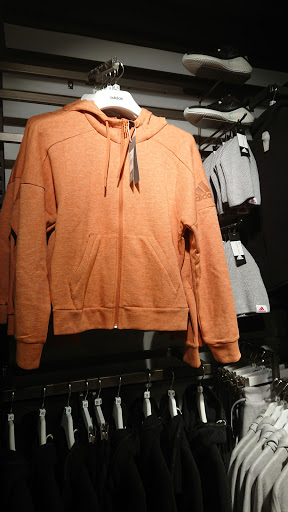 Stores to buy men's tracksuits Istanbul