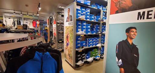 Shopping Mall «Aurora Farms Premium Outlets», reviews and photos, 549 S Chillicothe Rd, Aurora, OH 44202, USA