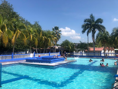 piscina zona tropical