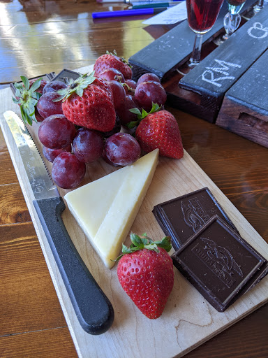 Winery «Gilmanton Winery and Restaurant», reviews and photos, 528 Meadow Pond Rd, Gilmanton, NH 03237, USA