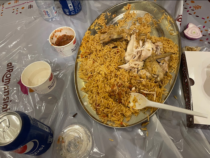 Restaurant near فندق رفاف الحياة