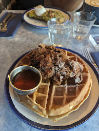 Chicken and Waffles du Restaurant brunch Kozy Notre Dame- All day Brunch & Coffee à Paris - n°8