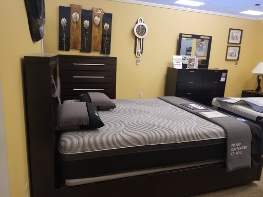 Furniture Store «Raymour & Flanigan Furniture and Mattress Store», reviews and photos, 1345 US-1, North Brunswick Township, NJ 08902, USA